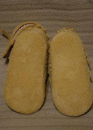 Очаровательные замшевые фирменные пинетки minnetonka moccasin сша 2 р ( 10,2 см.)10 фото