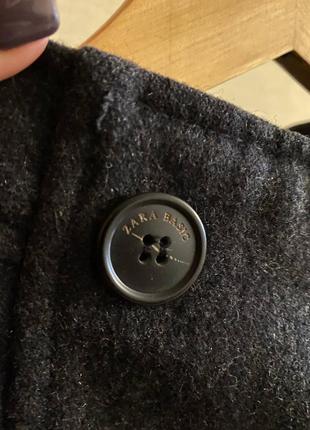 Короткое темно-серое двубортное пальто с шерстью в составе6 фото