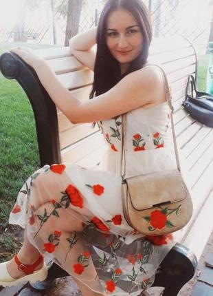 Жіноча сумочка з вишитою трояндою