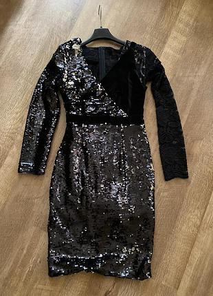 Платье чёрное нарядное. в пайетках, размер xs