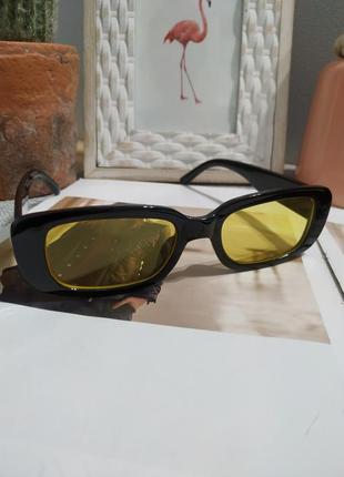 Тренд 2021 жовті окуляри чорні сонцезахисні прямокутні вузькі ретро 60-ті окуляри7 фото