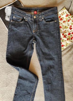 Стильные джинсы прямого кроя denim co2 фото