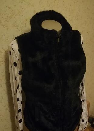 Меховой жилет