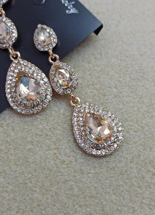 Длинные серьги сияющая капля шампань золото с белым камнем хрустальные капли