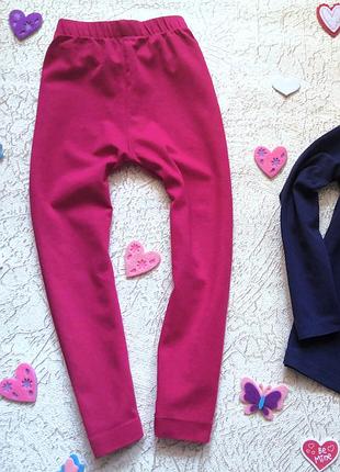 Яскраві модні джинси скінні