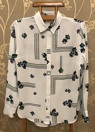 Очень красивая и стильная брендовая блузка в цветах.
