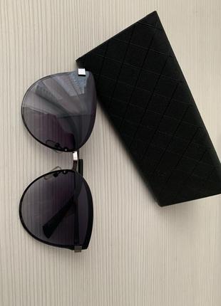 Солнечные очки серого цвета2 фото