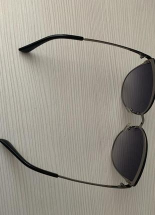 Сонячні окуляри сірого кольору4 фото