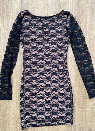 Гипюровое платье с открытой спиной бежевое чёрное вечернее