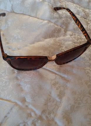 Солнцезащитные женские коричневые очки.4 фото
