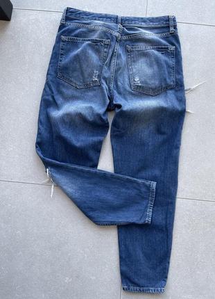 Стильные рванные джинсы mom4 фото