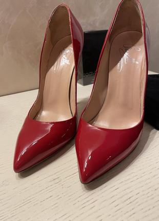 Лаковые красные туфли лодочки cerassela9 фото