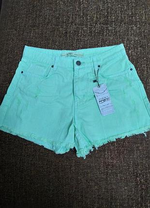 Шортики джинсовые,молодежные