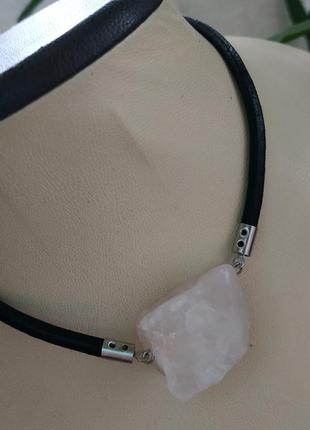 Чокер шкіряний з необробленим рожевим кварцом "горизонт"