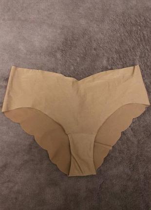 Женские бесшовные трусики из микрофибры.