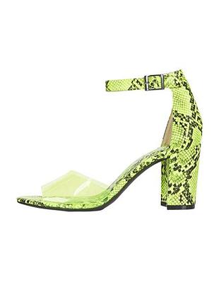 Яркие босоножки 😍