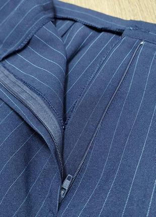Классические свободные прямые синие брюки в полоску со стрелками6 фото