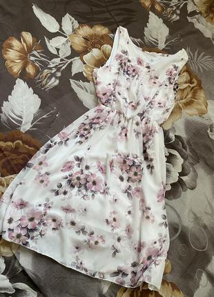 Платье в цветастый принт