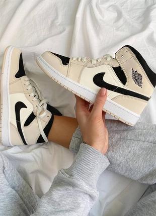 Женские стильные весенние кроссовки nike air jordan 1 beige/black1 фото