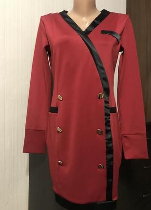 Красное платье пиджак с пуговицами