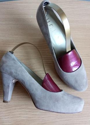 Шкіряні туфлі 40 р. 25,8 см бежеві unisa іспанія оригінал