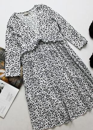 Красивое платье в принт с рюшами свободное с 8