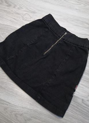 Джинсовая графитовая чёрная юбка трапеция с вышивкой2 фото