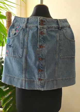 Обалденная джинсова спідничка з вишивкою, 10 розмір2 фото