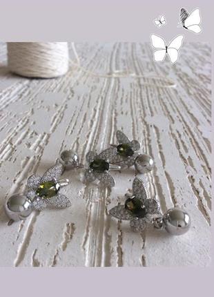 Сріблясті сережки метелики з зеленим фианитом і сріблястою підвіскою кулька3 фото