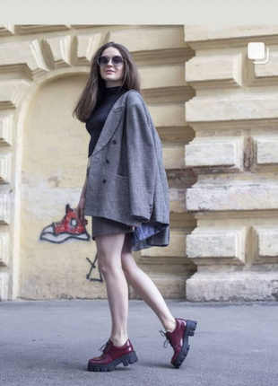 Кожаные стильные женские туфли бордового цвета  на грубой подошве8 фото