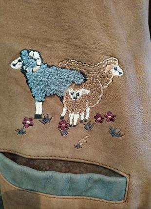 Оригинальный кожаный/замшевый пиджак с вышитыми барашками и пастухом, 46-48 р.3 фото