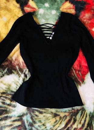 Ультрамодная кофточка с шикарным вырезом на груди