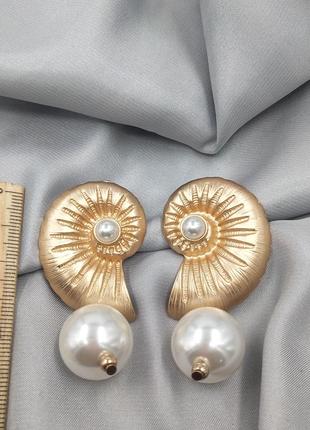Сережки модна біжутерія мушлі з перлами1 фото