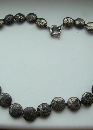 Бусы из натурального камня.