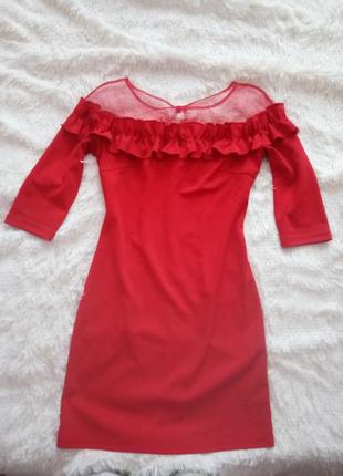 Красивое красное платье с рюшами и сеточкой2 фото