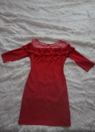 Красивое красное платье с рюшами и сеточкой3 фото