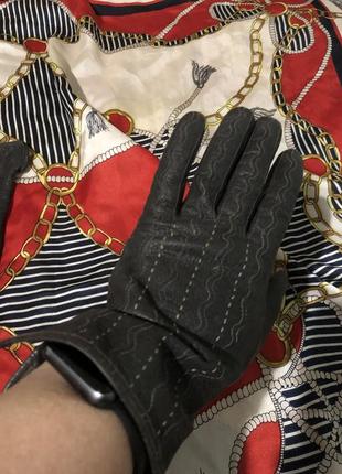 Шкіряні рукавички з красивою вишивкою