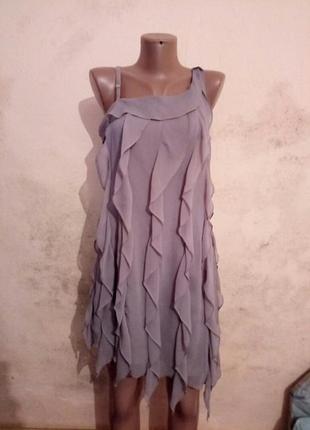 Асимметричное платье-сарафан с воланами