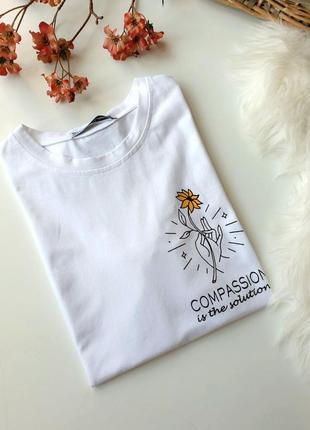 Футболка з ніжним принтом