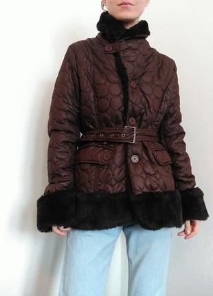 Шоколадна стеганная куртка з поясом куртка с мехом хутром zara mango bershka cos h&m2 фото