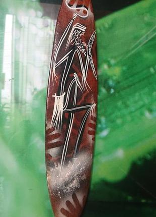 Картина на дереве.