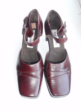 Шкіряні босоніжки ouchang