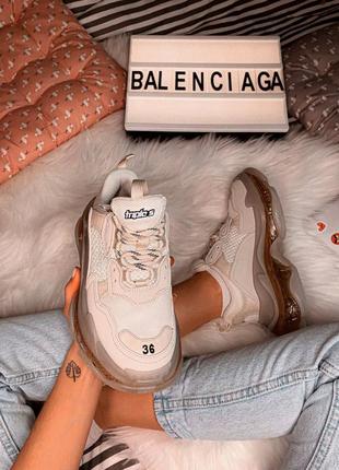 Стильні жіночі кросівки