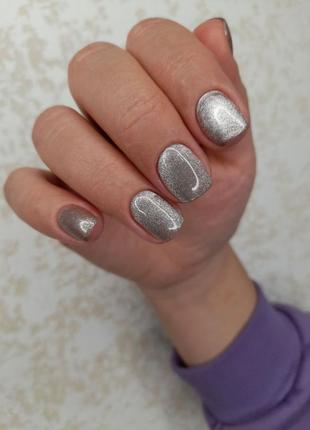 Сріблястий котяче око, гель-лак