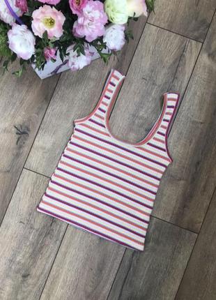 Яскравий топік в рубчик