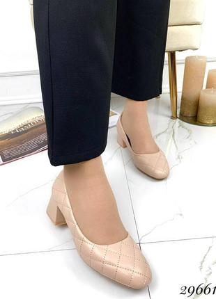 Туфли на устойчивом каблуке,с прострочкой квадраты