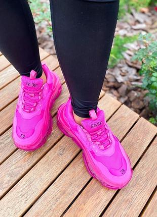 Стильные женские кроссовки