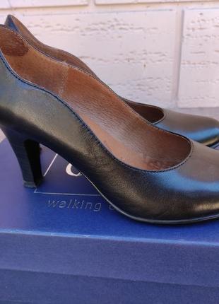 Кожаные туфли caprice