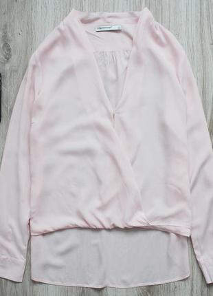 Ніжно-рожева блузка на запах з віскози soyaconcept