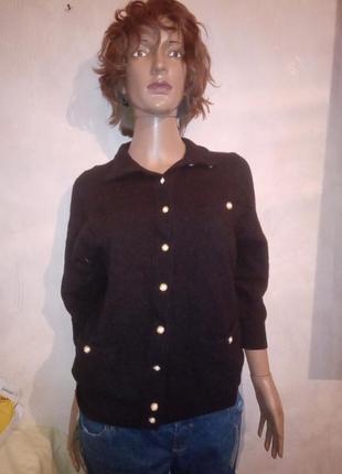 Гарна і тепла чорна кофточка розпродаж